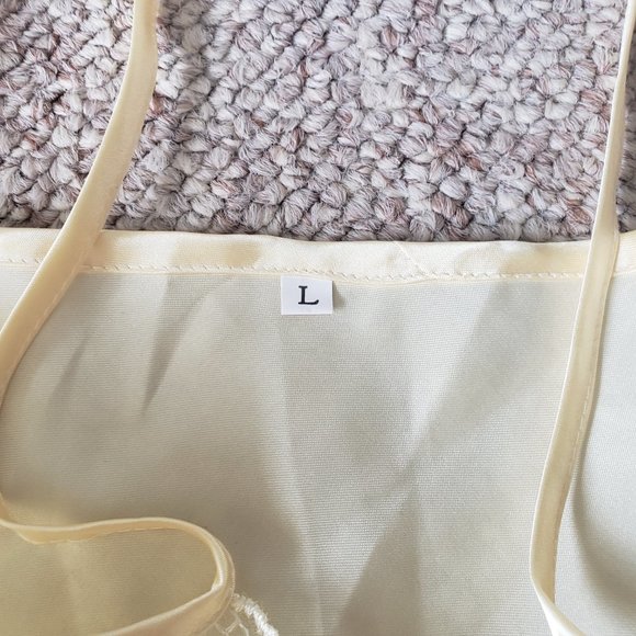 Pale yellow slip with matching robe - Picture 3 of 13